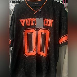 LV t-shirt. Size XL, but runs more like a large. Any question feen free to ask.